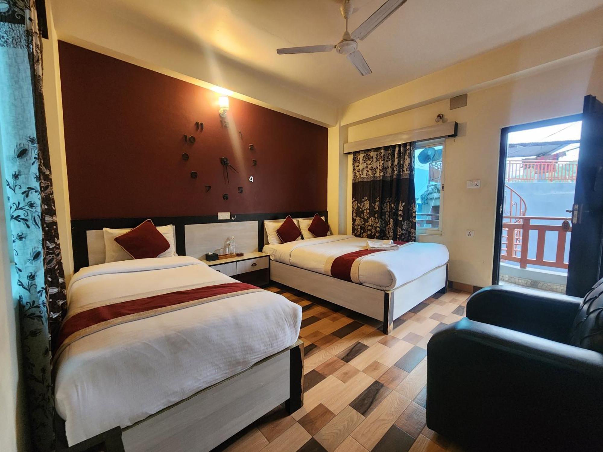 Hotel Kajiinn Pokhara Buitenkant foto